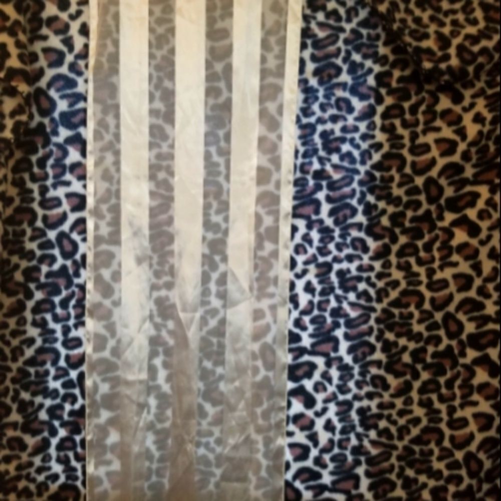 🤠White and Sheer Striped Silky Scarf